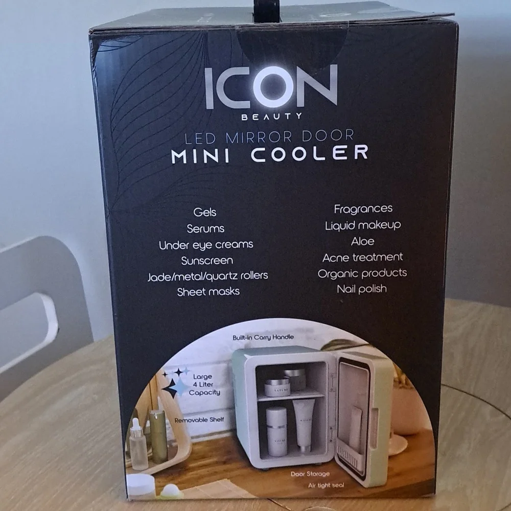 ICON mini skincare cooler